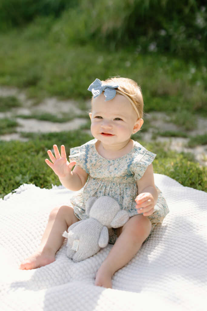 little girl waving her hand during Indianapolis Milestone Photography session