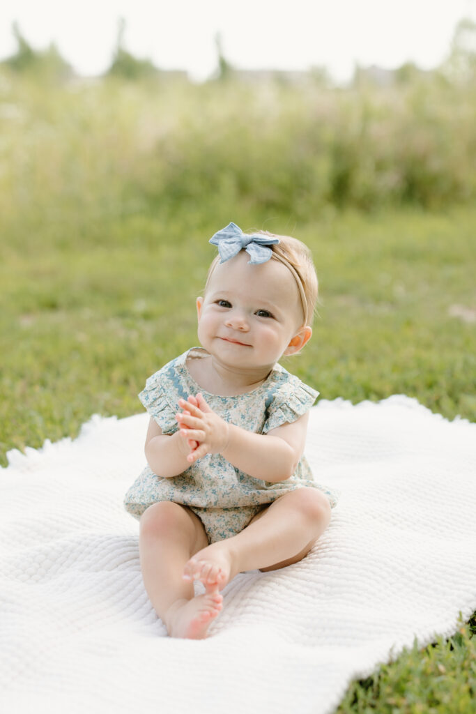 little girl clapping her hands during Indianapolis Milestone Photography session